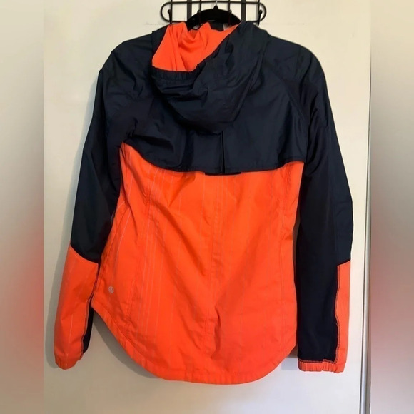 Lululemon Run: Get Up‎ And Glow Jacket *Reflective 4 light flare inkwell hooded - Picture 5 of 10